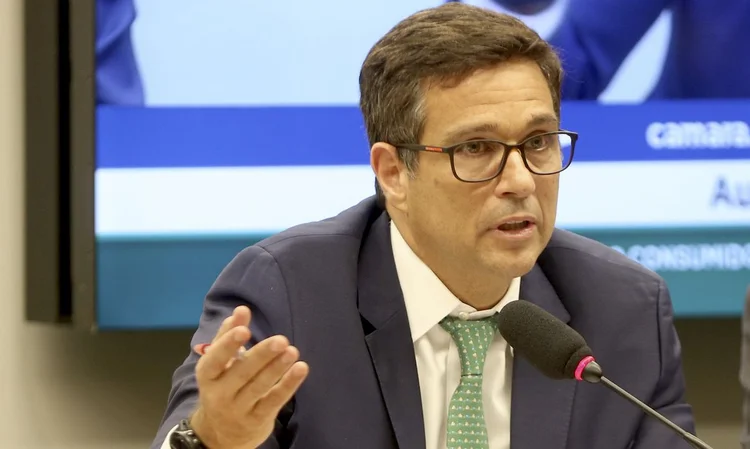 Campos Neto: é "justo questionar os juros altos", mas BC precisa olhar "ciclo mais longo" (Wilson Dias/Agência Brasil)