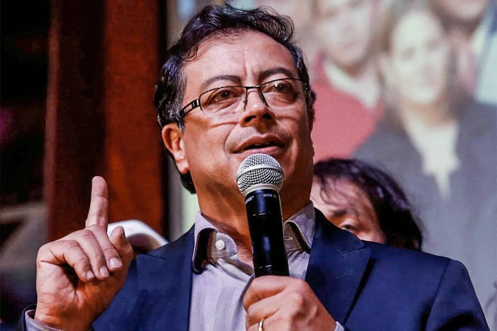 Presidente da Colômbia pede a renúncia de todo o gabinete