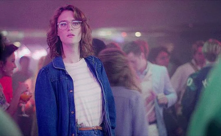 Mackenzie Davis em participação na série Black Mirror (Netflix/Reprodução)