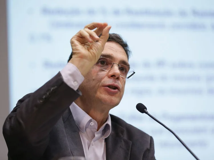 O chefe da Assessoria Especial do Ministério da Fazenda, Marcos Mendes; durante o anuncio das medidas fiscais adotadas para compensar as perdas com a redução do preço do óleo diesel nas bombas (Marcello Casal Jr./Agência Brasil)