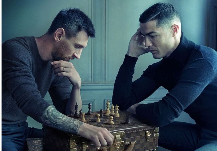 Messi e CR7 se enfrentam em partida de xadrez em campanha da Louis Vuitton