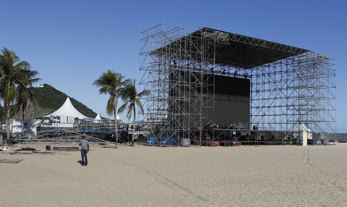 Copa do Mundo FIFA 2022: Brasileiros se preparam para transmissão dos jogos  do maior evento esportivo do mundo - Cidade FM