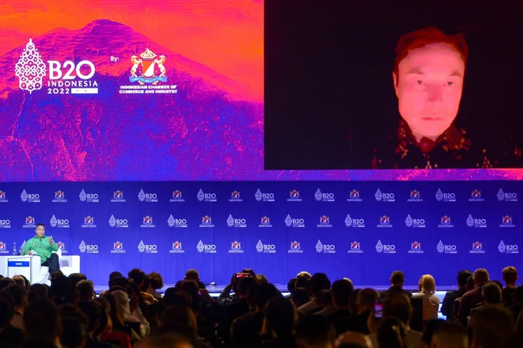 O proprietário da Tesla, Twitter e SpaceX, Elon Musk, participa por videoconferência em um evento paralelo da cúpula dos líderes do G20 na ilha indonésia de Bali

 (AFP/AFP)