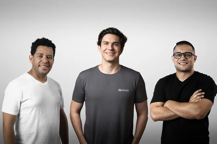 Tiago Santos (CEO da Husky), Lucas Vargas (CEO da Nomad) e Maurício Carvalho (CTO da Husky): negócios complementares no mercado de remessas internacionais de recursos (Divulgação/Divulgação)