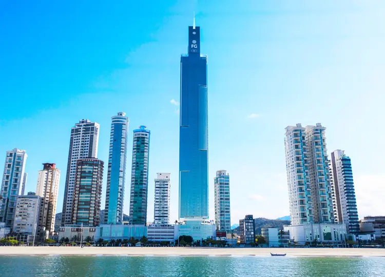 One Tower, maior edifício residencial do Brasil, fica em Balneário Camboriú. (FG Empreendimentos/Divulgação)