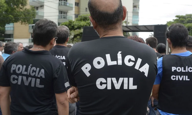 Policiais: o piso salarial da categoria deve passar de R$ 3,5 mil para R$ 5,6 mil (Tânia Rêgo/Agência Brasil)