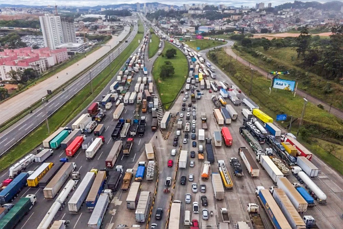 Multas a manifestantes que bloqueiam estradas já chegam a R$ 18 milhões