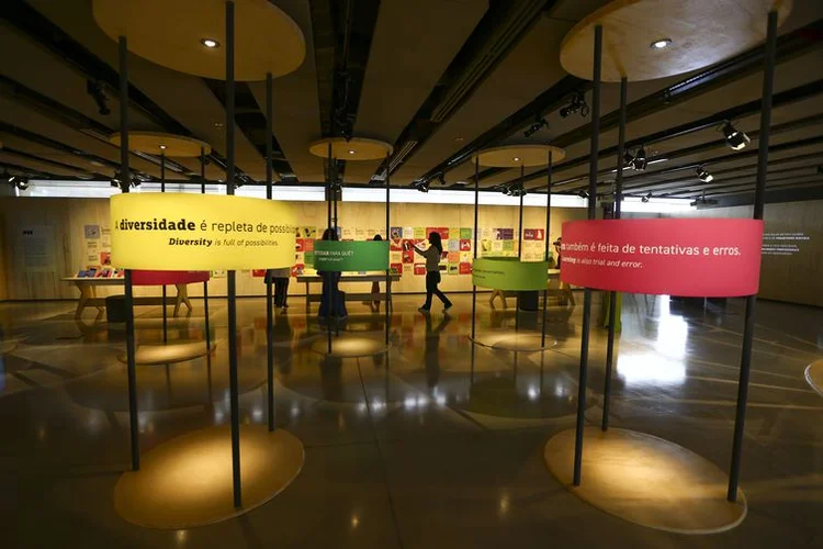 Museu interativo SESI Lab une arte, ciência e tecnologia e tem como objetivo despertar o interesse das pessoas a partir de experiências e vivências. O espaço abre as portas no ponto de maior circulação de Brasília, no antigo Edifício Touring Club, icônico prédio projetado por Oscar Niemeyer na época da construção da capital. (Marcelo Camargo/Agência Brasil)