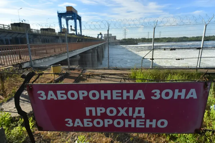 Barragem de Kakhovka: tomada no início da ofensiva russa na Ucrânia, permite abastecer de água a península da Crimeia, anexada por Moscou em 2014 (AFP/AFP)