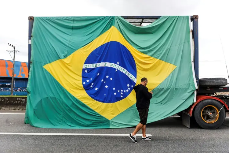 Bandeira do Brasil: audiências serão online, mas soltura vai depender do STF (AFP/AFP)