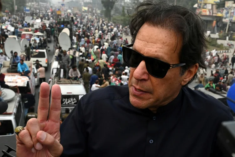 Khan, um ex-campeão de críquete, foi ferido em um tiroteio perto da cidade de Gujranwala (AFP/Divulgação)