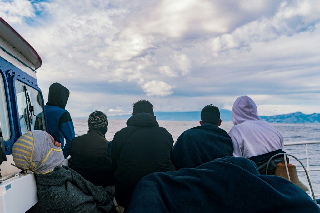 Gerenciar os navios de migrantes é um primeiro teste para o novo governo de extrema-direita da Itália da primeira-ministra Giorgia Meloni (AFP/AFP Photo)