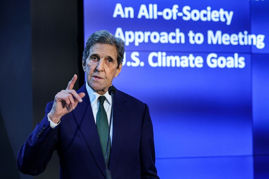 Kerry: EUA têm a terceira maior capacidade mundial de centrais a carvão (Reprodução/AFP)