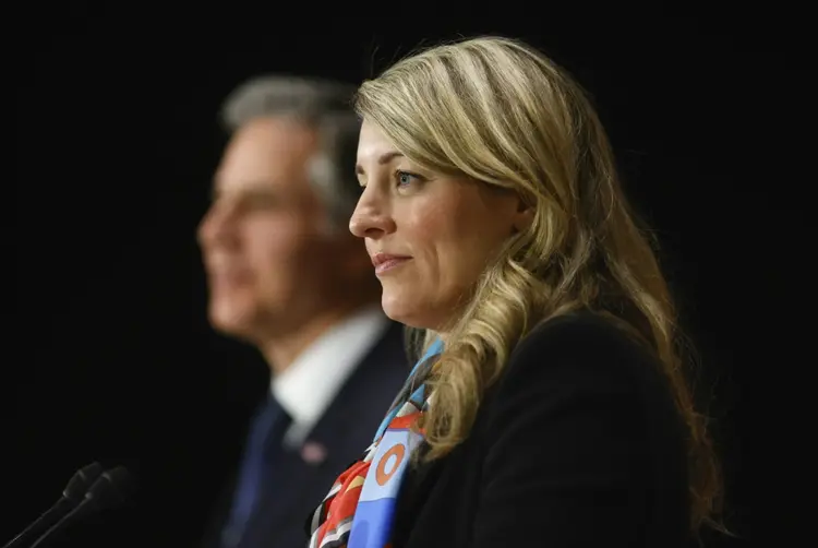 A chanceler do Canadá, Melanie Joly, com o secretário de Estado americano, Antony Blinken (AFP/AFP Photo)