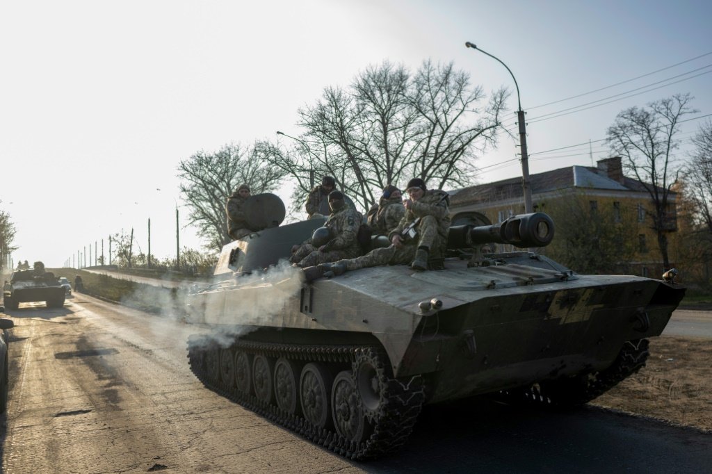 Ucrânia mantém cautela após anúncio de retirada de tropas da Rússia da cidade de Kherson