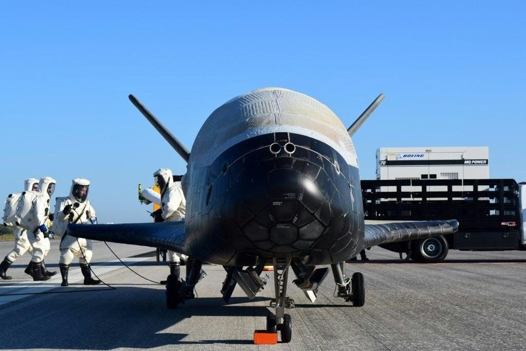 Drone militar dos EUA volta à Terra após 908 dias em órbita