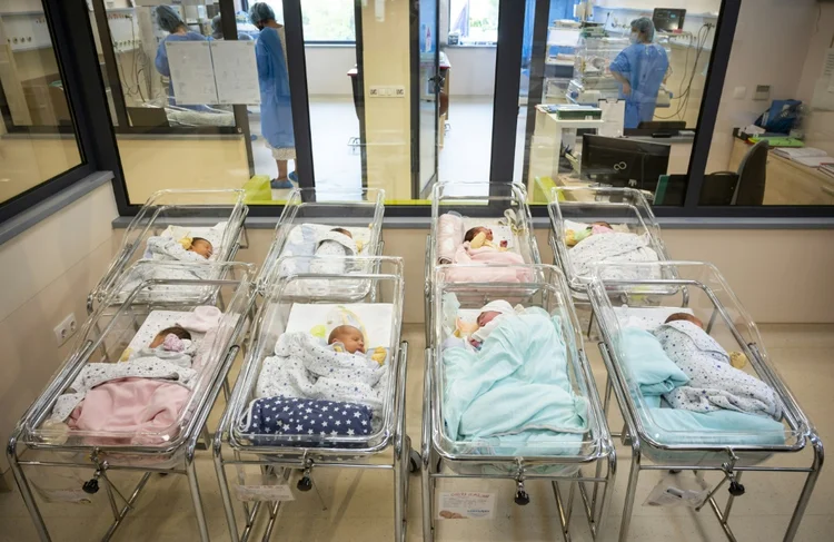 Recém-nascidos em uma maternidade na Bulgária, em 14 de outubro de 2022

 (AFP/AFP)