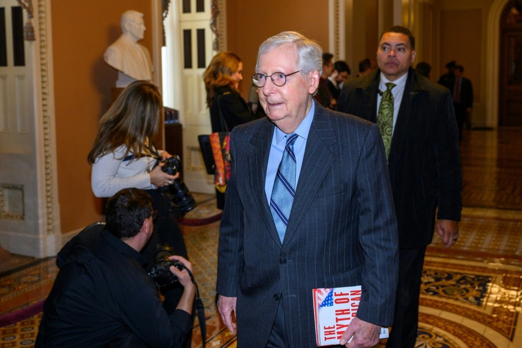 McConnell é reeleito líder da minoria republicana no Senado dos EUA
