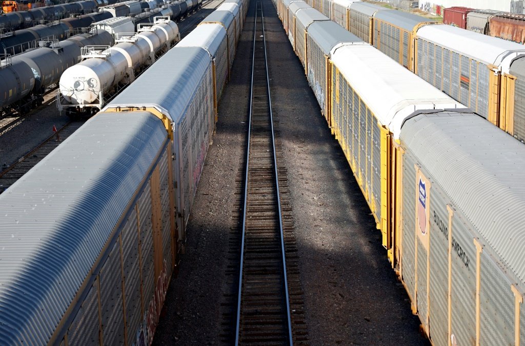 Câmara baixa dos EUA aprova projeto de lei para evitar greve ferroviária