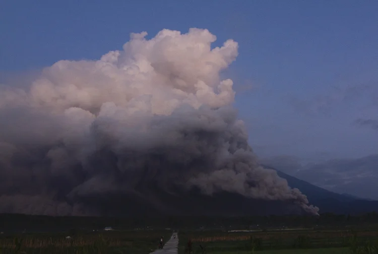 Erupção do vulcão Semeru, em 4 de dezembro de 2022 (Agus Harianto/AFP)