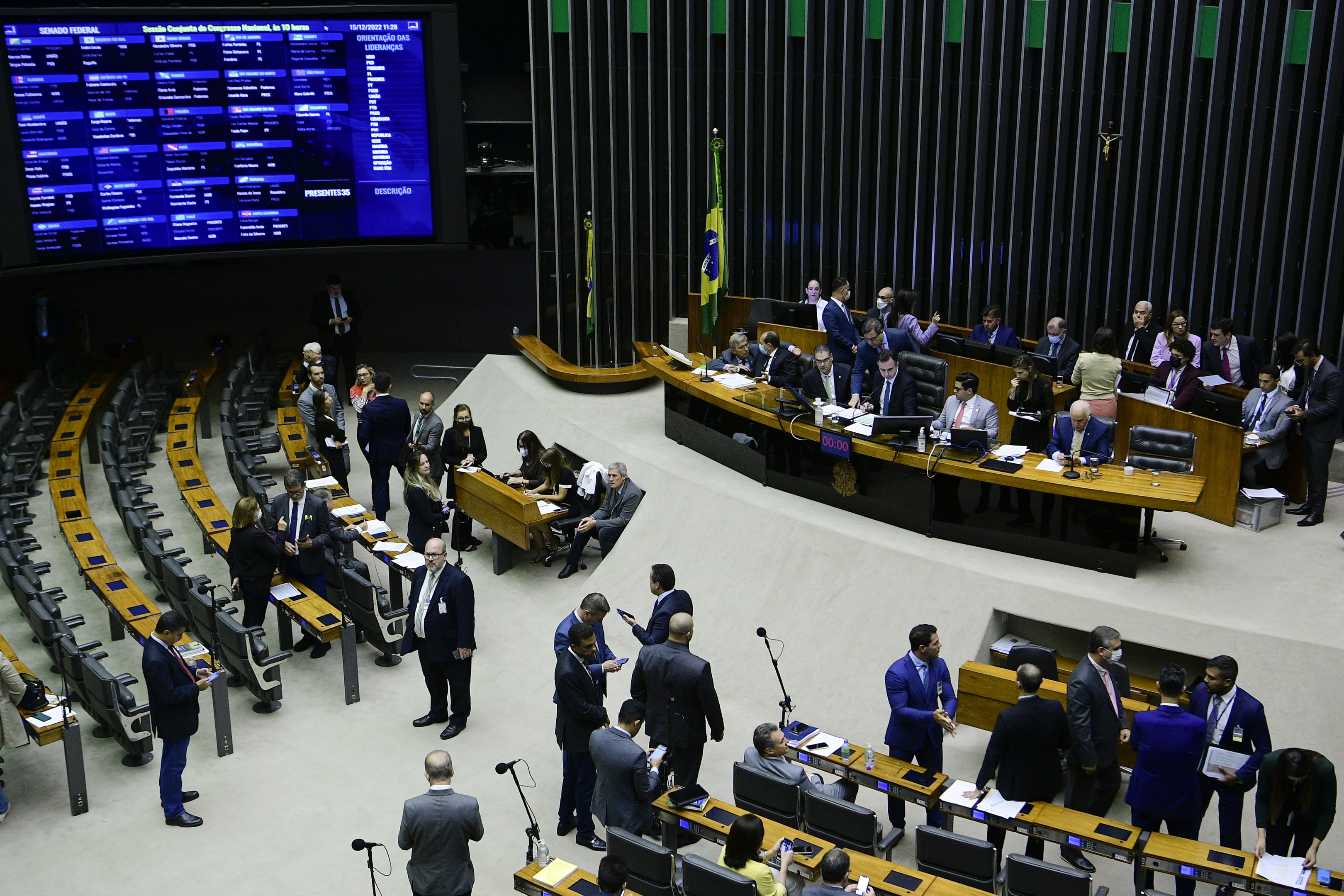 Com presidentes fora, Congresso terá semana com pautas de segurança e mudança na Lei Maria da Penha