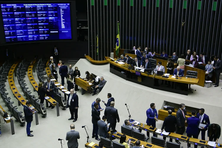 Faltam respostas institucionais diante do crescimento da abstenção, que impactam também nas pesquisas eleitorais (Pedro França/Agência Senado)