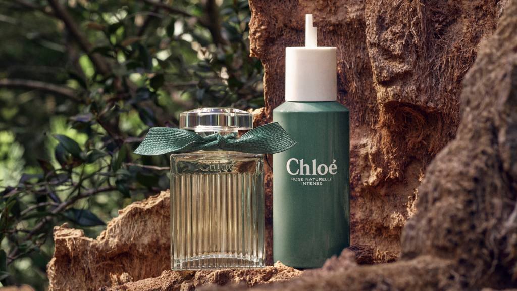 Coty lança sua primeira fragrância com refil, Chloé Rose Naturelle Intense