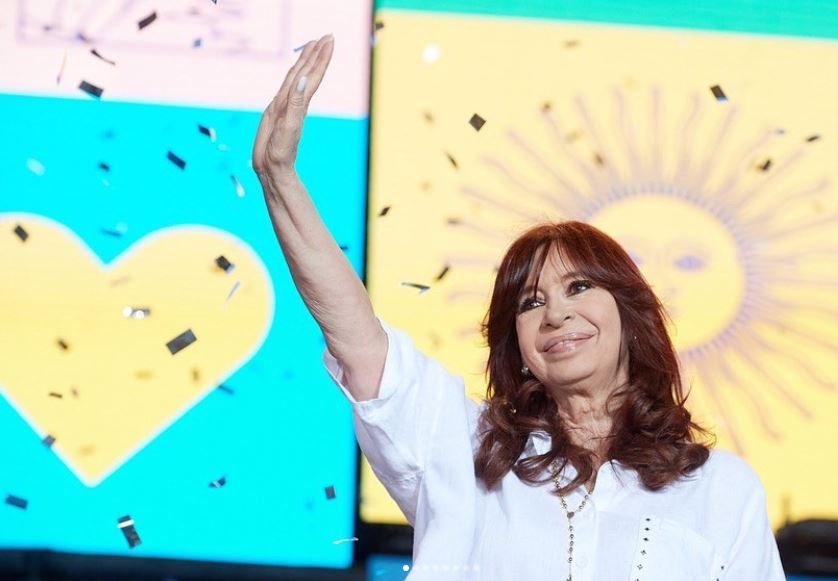 Veredicto em processo de Cristina Kirchner sai à tarde, mas decisão não é final