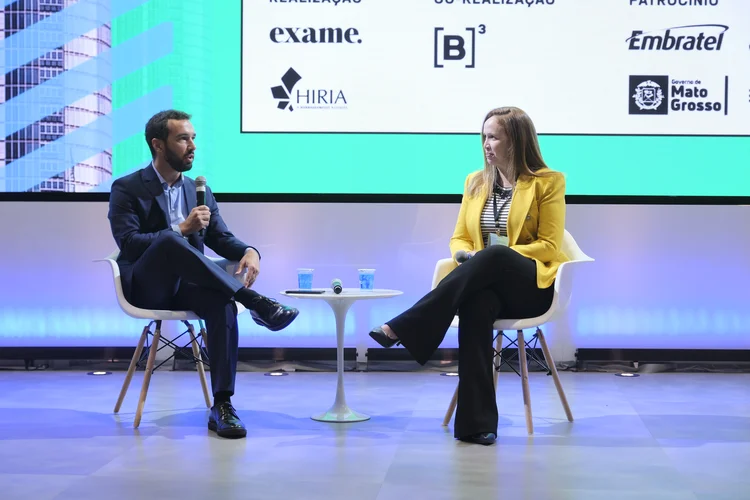 Viviane Moura, do governo de transição, e Lucas Amorim, diretor de redação de EXAME. (Eduardo Frazão/Exame)