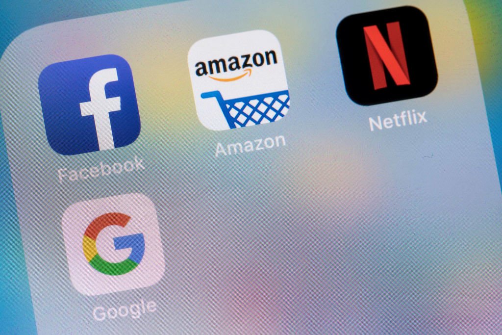 Grupo de seletas: Facebook (Meta), Amazon Apple, Netflix e Google (Alphabet) (Jason Alden/Getty Images)