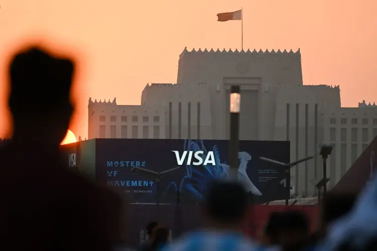Copa do Mundo no Catar: a bandeira de cartões Visa é uma das patrocinadoras oficiais do evento (FABRICE COFFRINI/Getty Images)