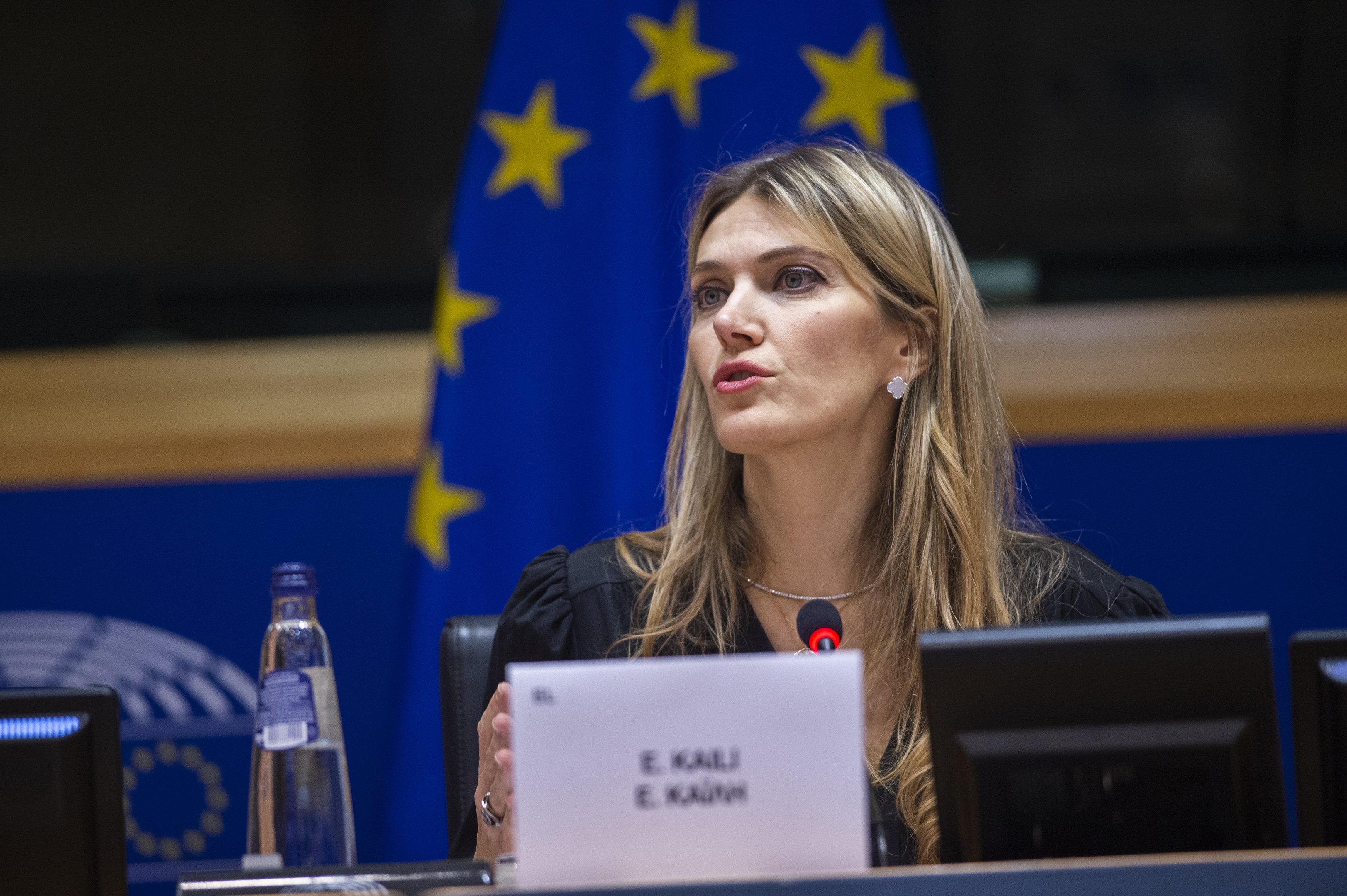 Parlamento Europeu destitui vice-presidente suspeita de corrupção