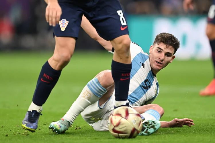 LUSAIL CITY, QATAR - DECEMBER 13: Mateo Kovacic of Croatia competes with Julian Alvarez of Argentina during the FIFA World Cup Qatar 2022 Semi-Final match between Argentina and Croatia at Lusail Stadium on December 13, 2022, in Lusail City, Qatar. (Photo by Ercin Erturk/Anadolu Agency via Getty Images) (Ercin Erturk/Anadolu Agency/Getty Images)