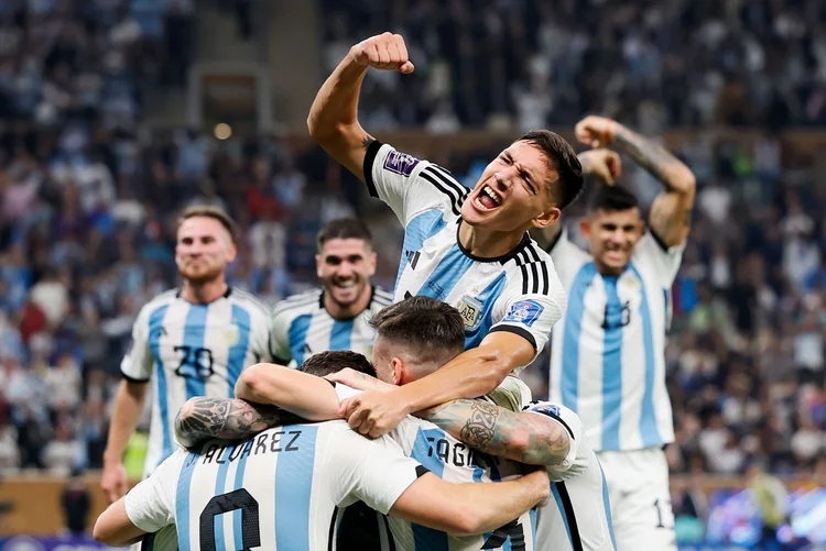 Argentina: seleção venceu a Copa do Catar e levará mais que só a taça para casa. (Richard Sellers/Getty Images)