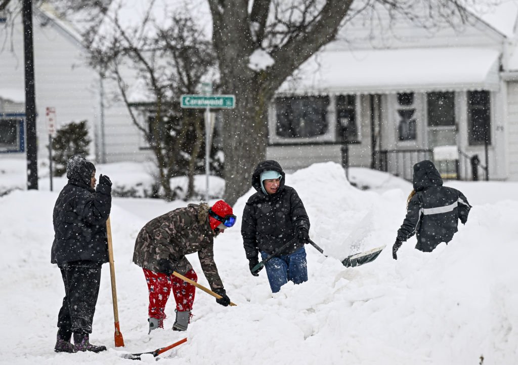 'Nevasca do século' deixa 49 mortos nos EUA e deve continuar a atingir o país