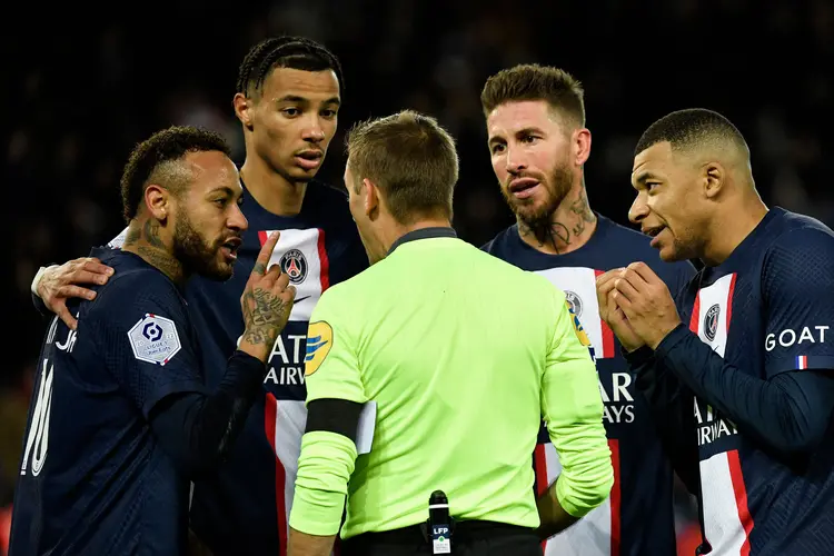 Paris Saint-Germain's Brazilian forward Neymar (L) reacts after receiving a red card from French referee Clement Turpin next to Paris Saint-Germain's French forward Hugo Ekitike (2L), Paris Saint-Germain's Spanish defender Sergio Ramos (2R) and Paris Saint-Germain's French forward Kylian Mbappe (R) during the French L1 football match between Paris Saint-Germain FC and RC Strasbourg Alsace at The Parc des Princes stadium in Paris on December 28, 2022. (Photo by JULIEN DE ROSA / AFP) (Photo by JULIEN DE ROSA/AFP via Getty Images) (JULIEN DE ROSA/Getty Images)
