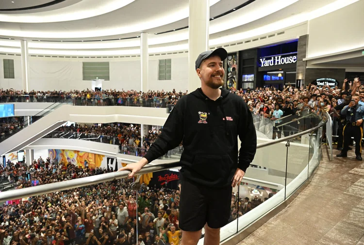 Mr Beast, ou Jimmy Donaldson: o americano deve se tornar o primeiro youtuber bilionário (Dave Kotinsky/Getty Images for MrBeast Burger/Getty Images)