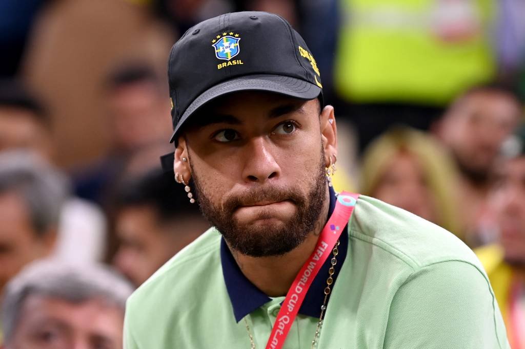 LUSAIL CITY, QATAR - DECEMBER 02: Neymar of Brazil looks on from the bench during the FIFA World Cup Qatar 2022 Group G match between Cameroon and Brazil at Lusail Stadium on December 02, 2022 in Lusail City, Qatar. (Photo by Michael Regan - FIFA/FIFA via Getty Images) (Michael Regan - FIFA/Getty Images)