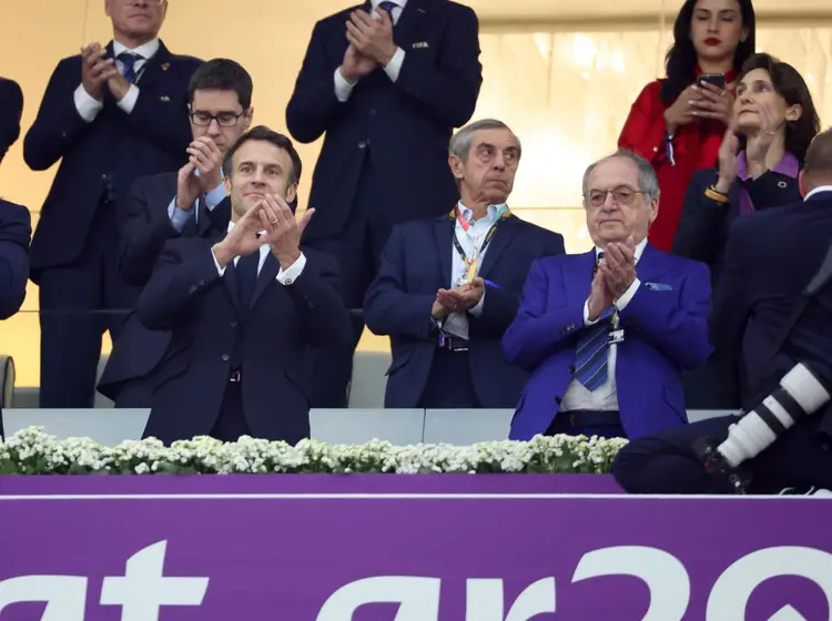 Macron na final da Copa do Mundo de 2022: presidente da Argentina acompanhou o jogo Estádio Lusail, no Catar (Jean Catuffe/Getty Images)