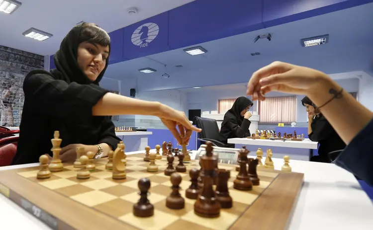 Iranian chess players Mitra Hejazipour (L) and Sara Khademalsharieh play at the Chess Federation in the capital Tehran on October 10, 2016.


For the Iranian players the veil is not a sign of oppression, they oppose a campaign launched in the United States against the holding of the Women's World Championship in February in Tehran. / AFP / ATTA KENARE        (Photo credit should read ATTA KENARE/AFP via Getty Images) (AFP/Getty Images)