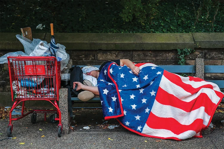 Sem-teto em Nova York: divisão entre economistas sobre a capacidade do Fed de combater a inflação e a recessão (Spencer Platt/Getty Images)