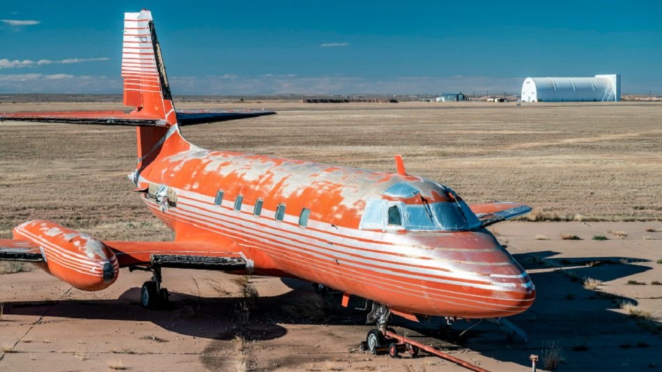 Conheça o curioso avião de Elvis Presley que será leiloado nos EUA