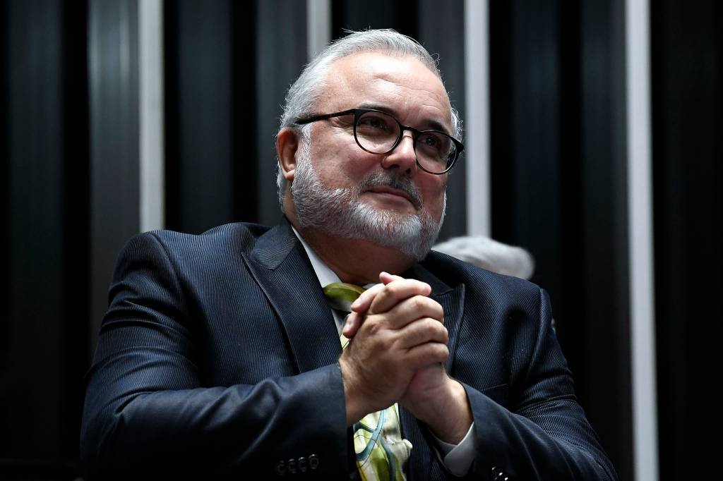 Indicado para a Petrobras, Prates diz que política de preços dos combustíveis será alterada