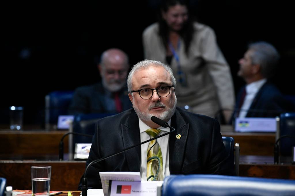 Lula anuncia senador Jean Paul Prates como presidente da Petrobras