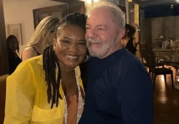 Margareth Menezes com Lula, em foto postada no Instagram da cantora (Instagram/Reprodução)