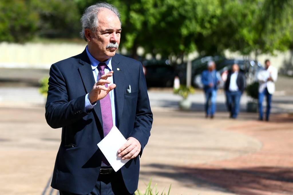 Lula anuncia Aloizio Mercadante como próximo presidente do BNDES
