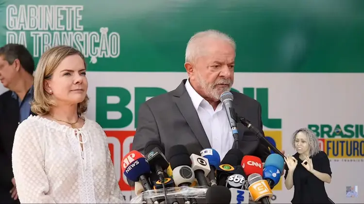 O presidente eleito Luiz Inácio Lula da Silva durante coletiva nesta sexta-feira, 2 (Reprodução / YouTube/Reprodução)