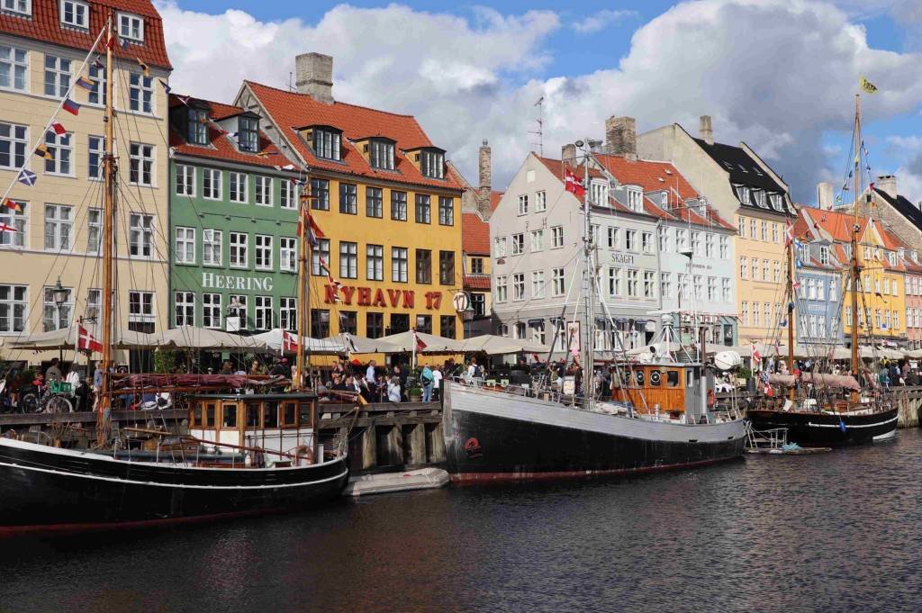 Vista de Copenhague, capital da Dinamarca: Além de ser a maior e mais antiga da Dinamarca, a Universidade de Copenhague é uma das mais renomadas do mundo (Martin Auge/Pexels/Divulgação)