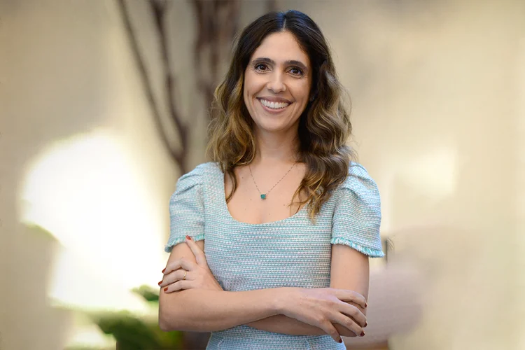 Camila Ramos, vice-presidência de Investimentos e Hidrogênio Verde (H2V) da Absolar (//Divulgação)