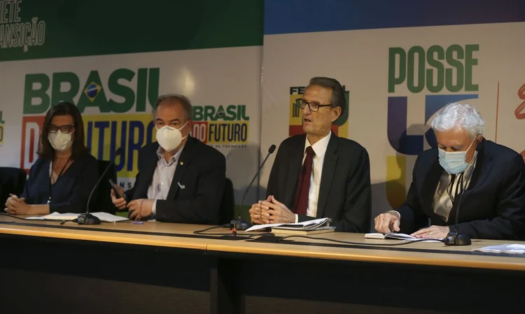 Os integrantes do Grupo Técnico (GT) de Minas e Energia dão entrevista coletiva, no auditório G4 do Centro Cultural Banco do Brasil (CCBB), em Brasília (José Cruz/Agência Brasil)